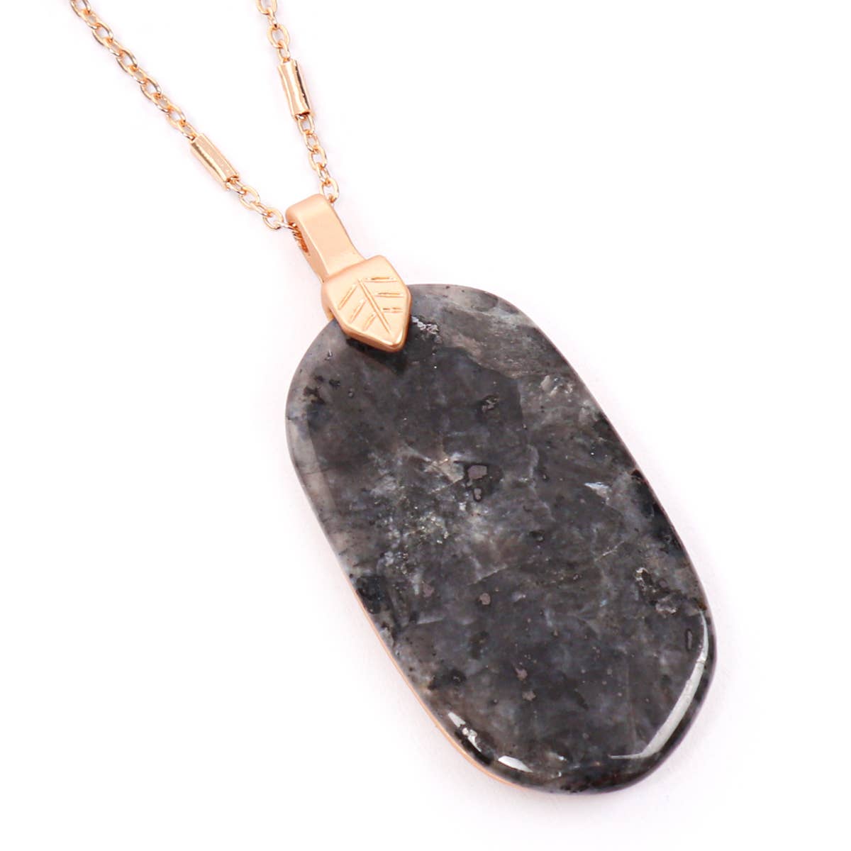 Fastened Natural Oval Stone Pendant Necklace